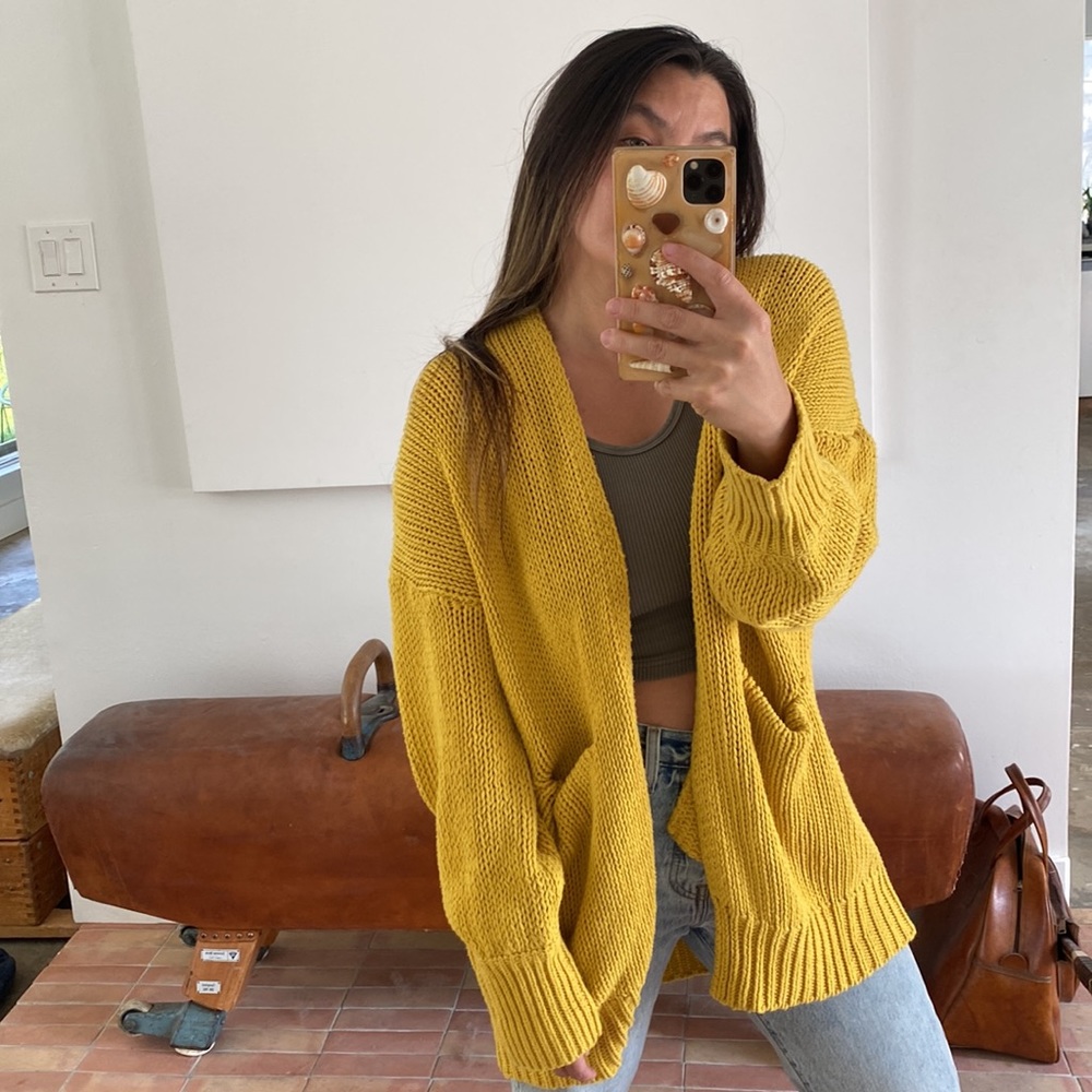 MUSTARD YELLOW EASEL CARDIGAN M/L